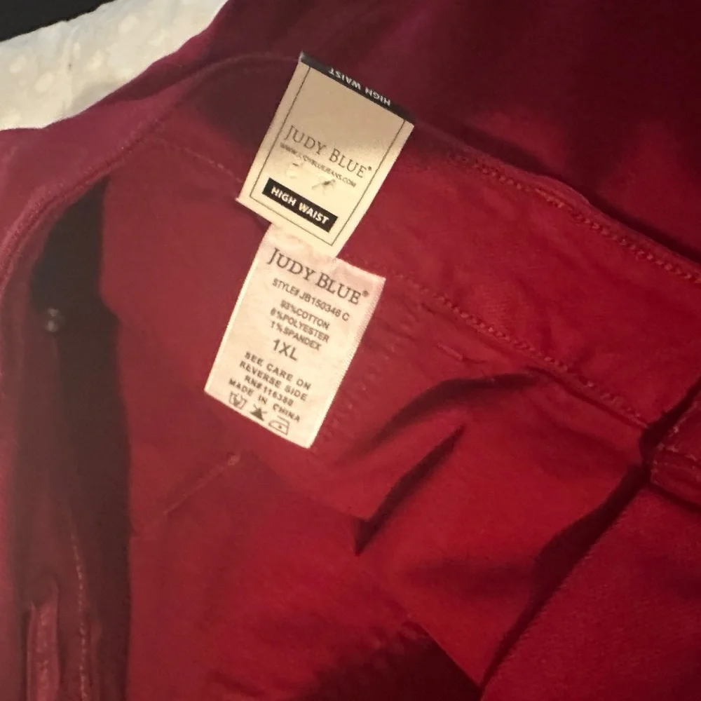 Plus size Judy Blue Ruby Heart Pocket Tummy Control Shorts - Picture 3 of 5